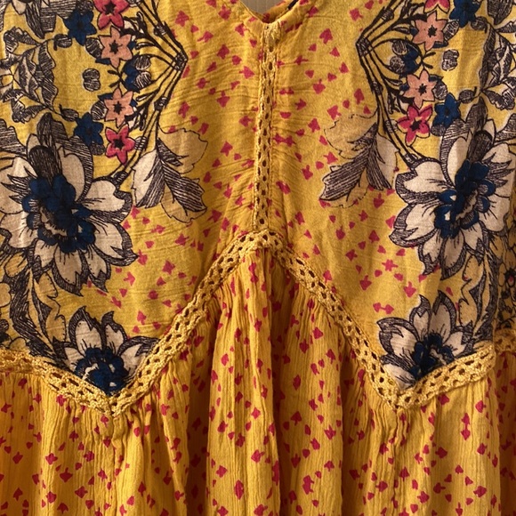 Small yellow summer baby doll style top for women - Picture 6 of 7